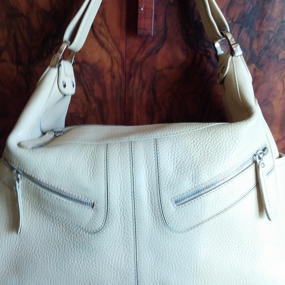Tod's Miky Butter Pebbled Leather Hobo Bag - Picture 2 of 9
